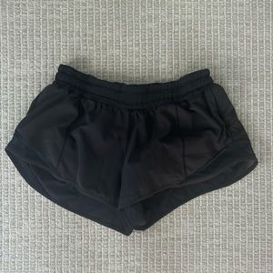 Lulu lemon size 4 black hotty hot shorts